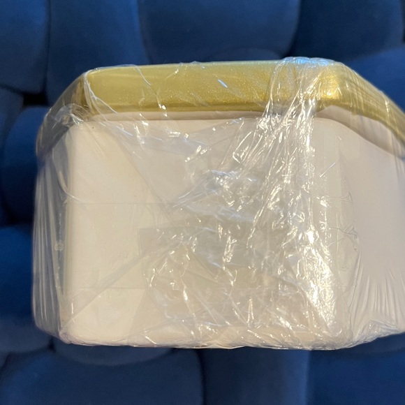 NWT Gold and White Bee Trinket Jewelry Accent Box - Picture 5 of 14